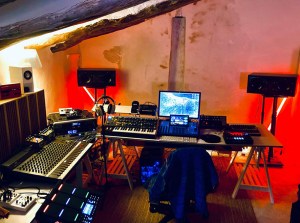 LUCE CHOULES – Performing live space in a digital environment